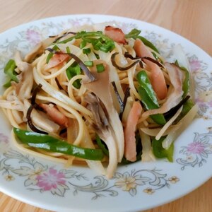 バター醤油と塩昆布で♡ソーセージと舞茸のパスタ